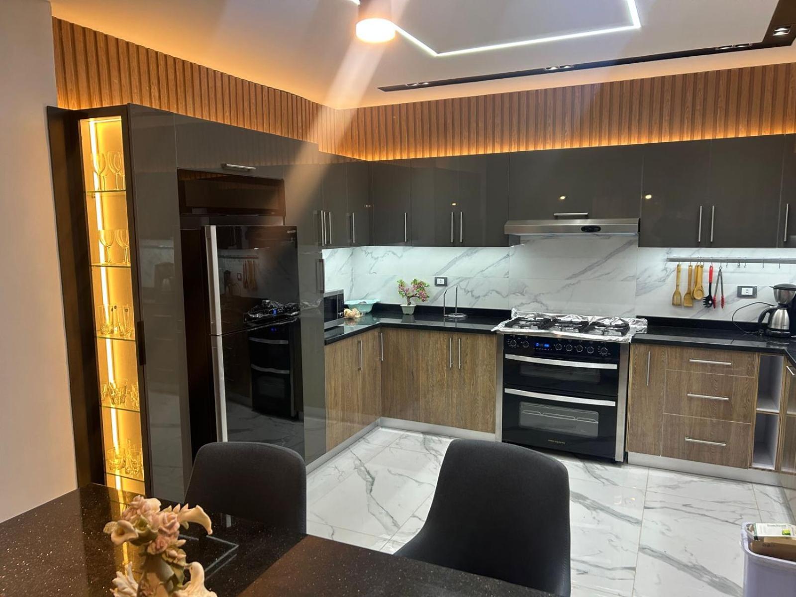 Apartment 200 متر جديدة بالكامل للايجار في الحى التاسع مدينة العبور القاهرة *