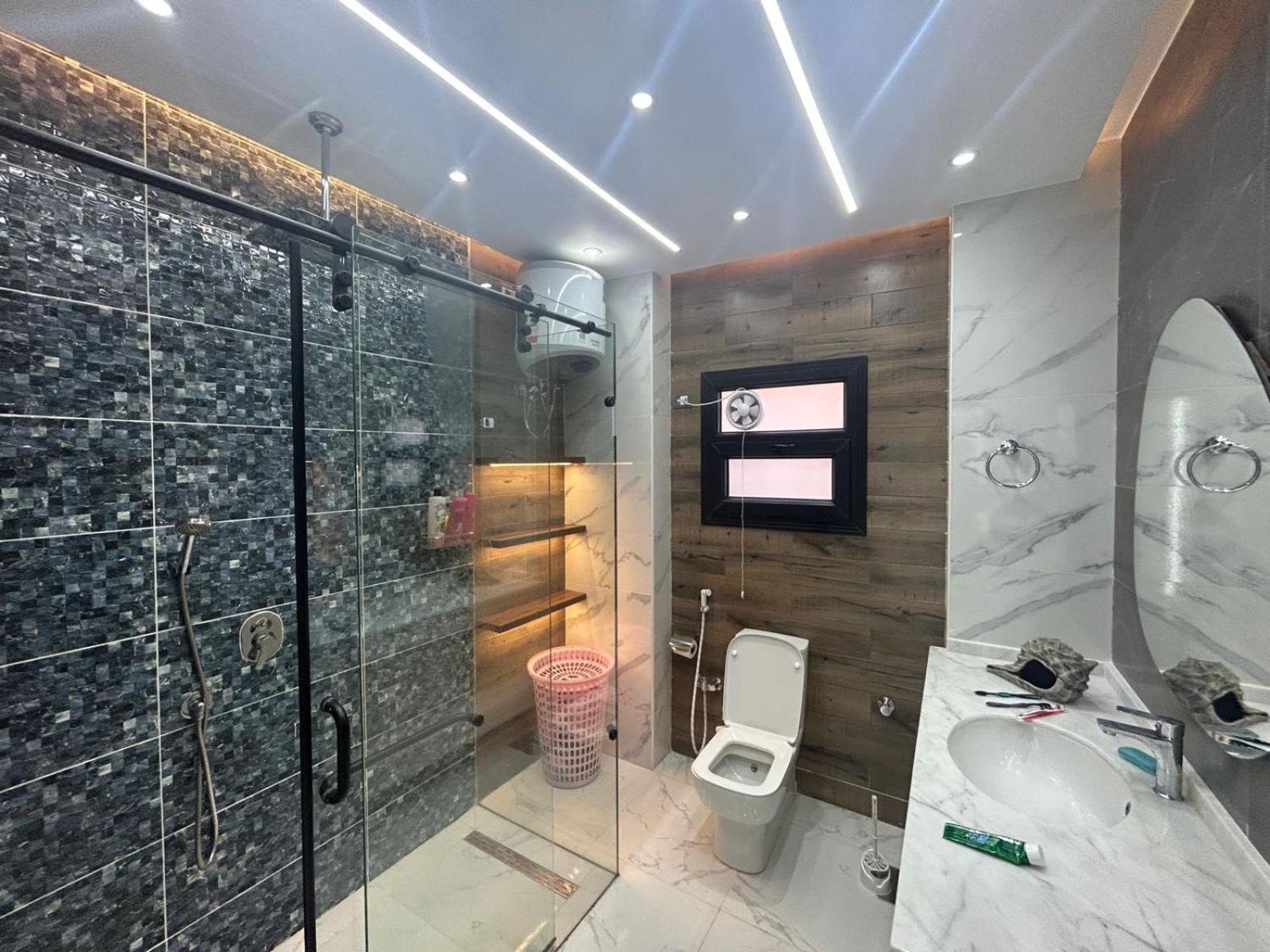 200 متر جديدة بالكامل للايجار في الحى التاسع مدينة العبور القاهرة Apartment *
