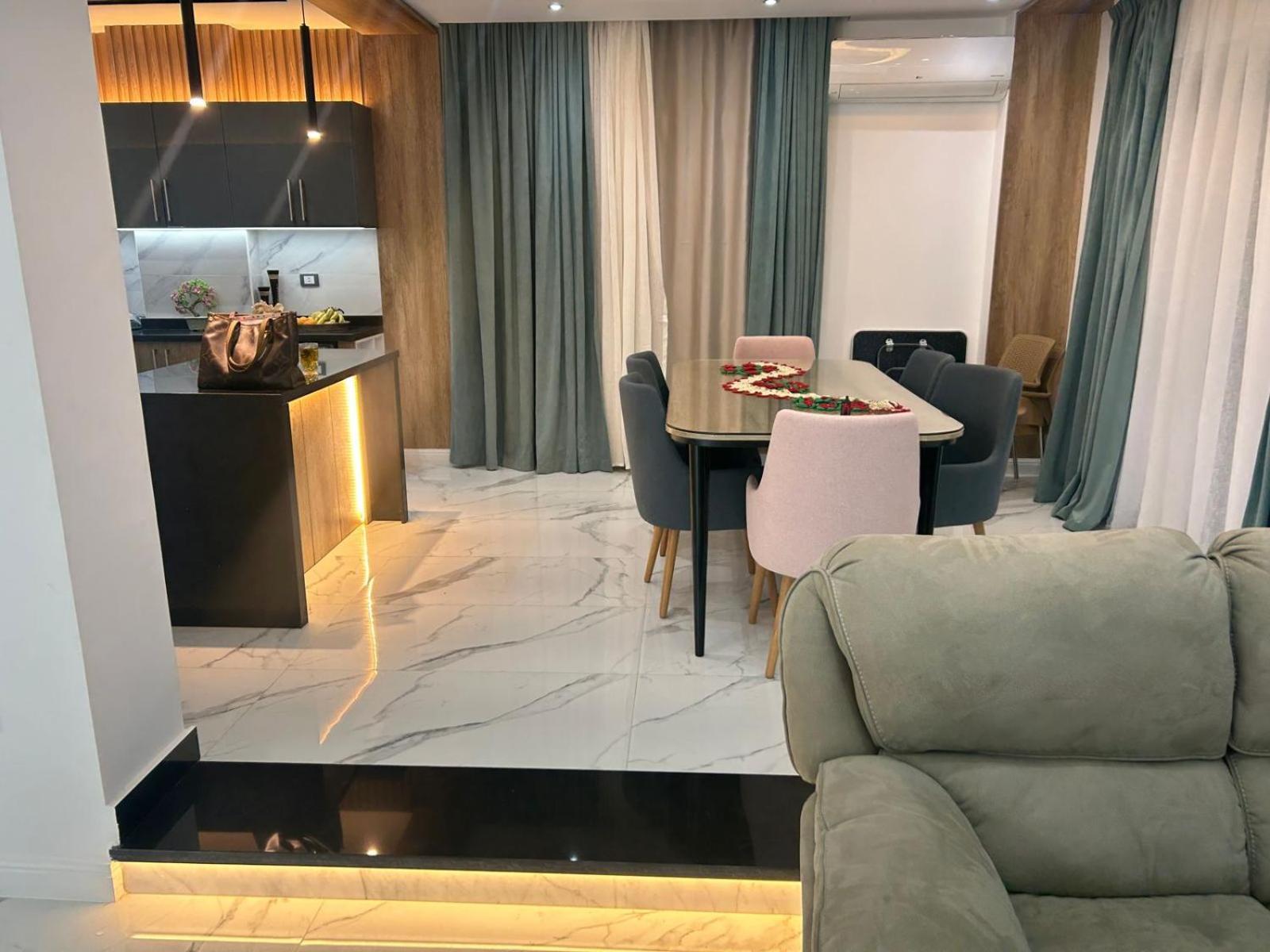 200 متر جديدة بالكامل للايجار في الحى التاسع مدينة العبور القاهرة Apartment Al Obour